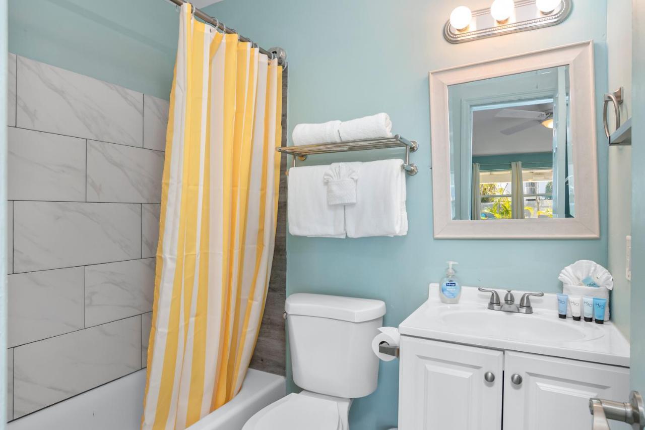 Latitude 26 Waterfront Boutique - Myers Fort Myers Beach