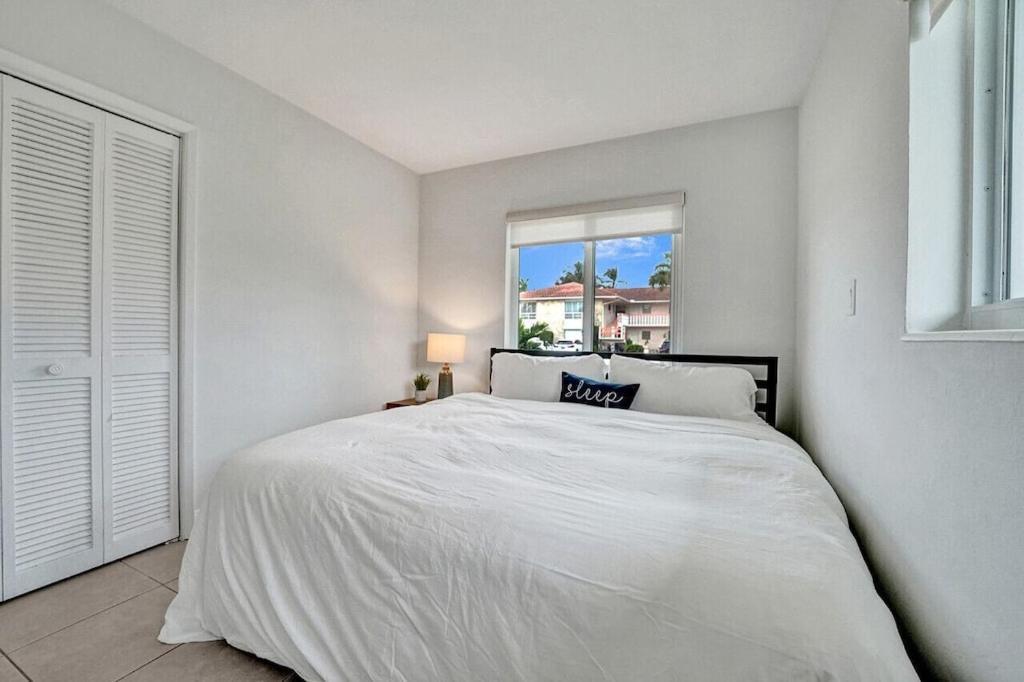 Apartment King 1bd W/ Pool, Grill, Near Beach & Downtown Lighthouse Point