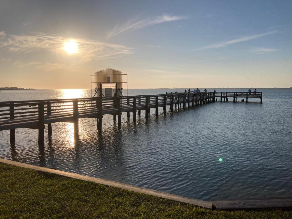 Romantic For 2-sunset Harbor Palms 1-205, Pool, Fishing Pier Apartment *