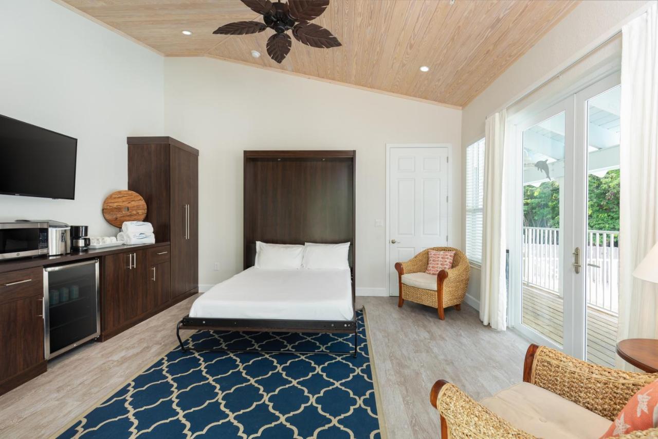 Dolphin Point 3* Key Largo