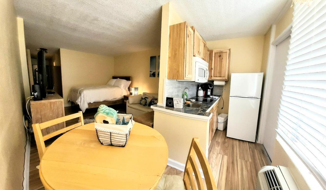 Oceanfront Escape With Balcony And Heated Salt Water Pool Sleeps 4 *