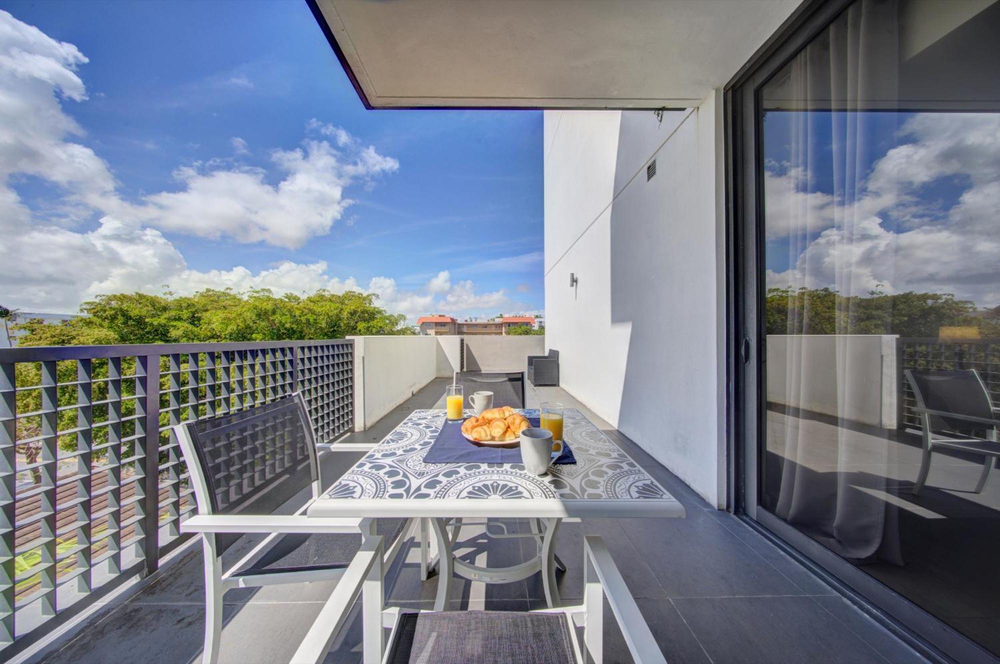Apartment Moderno Residences By Bay Breeze *