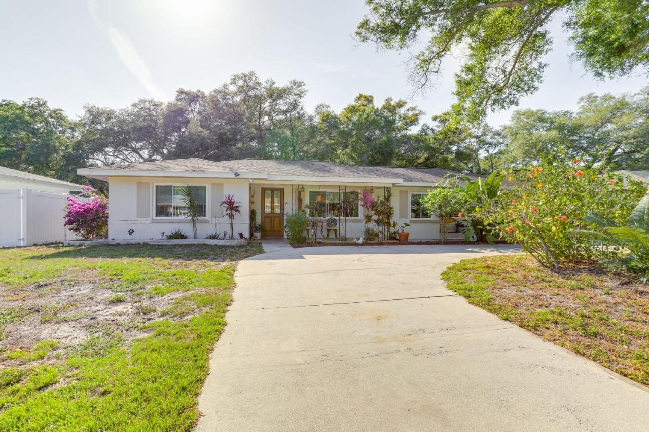 Charming With Yard About 5 Mi To Beach! Holiday home Clearwater