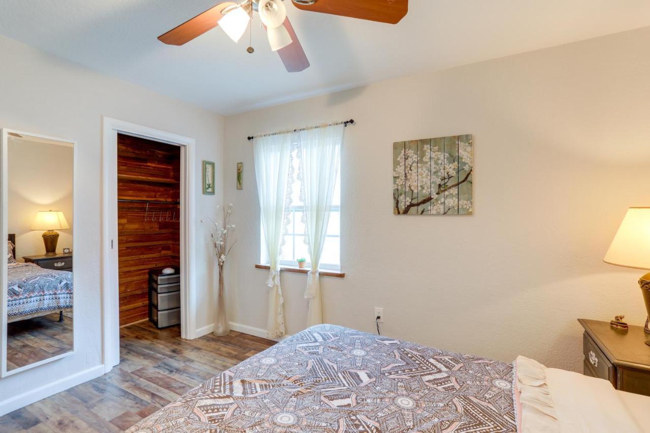 Charming With Yard About 5 Mi To Beach! Clearwater