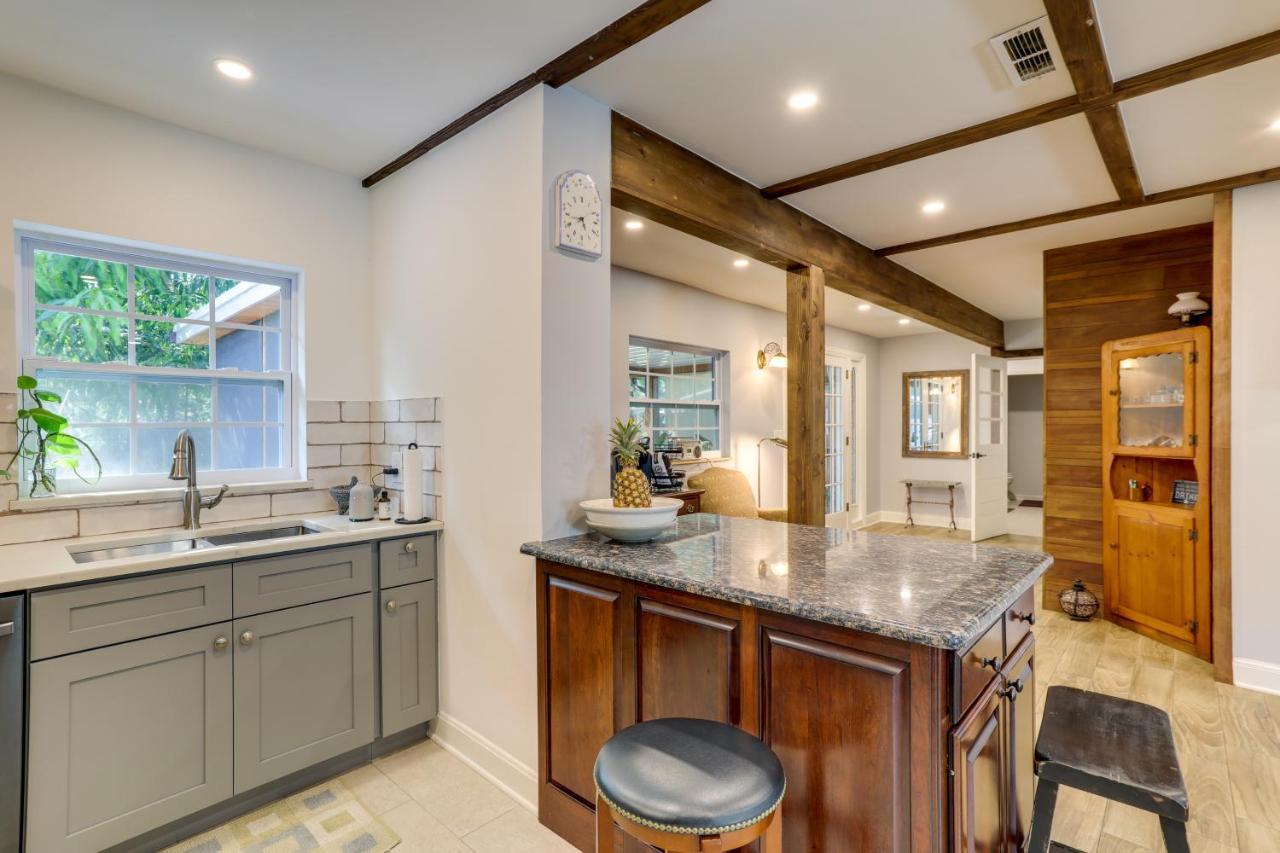Charming With Yard About 5 Mi To Beach!