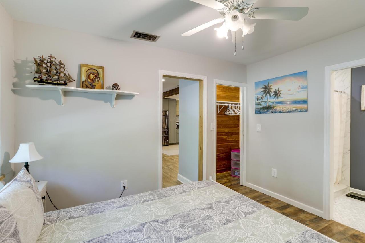 Charming With Yard About 5 Mi To Beach! Holiday home *