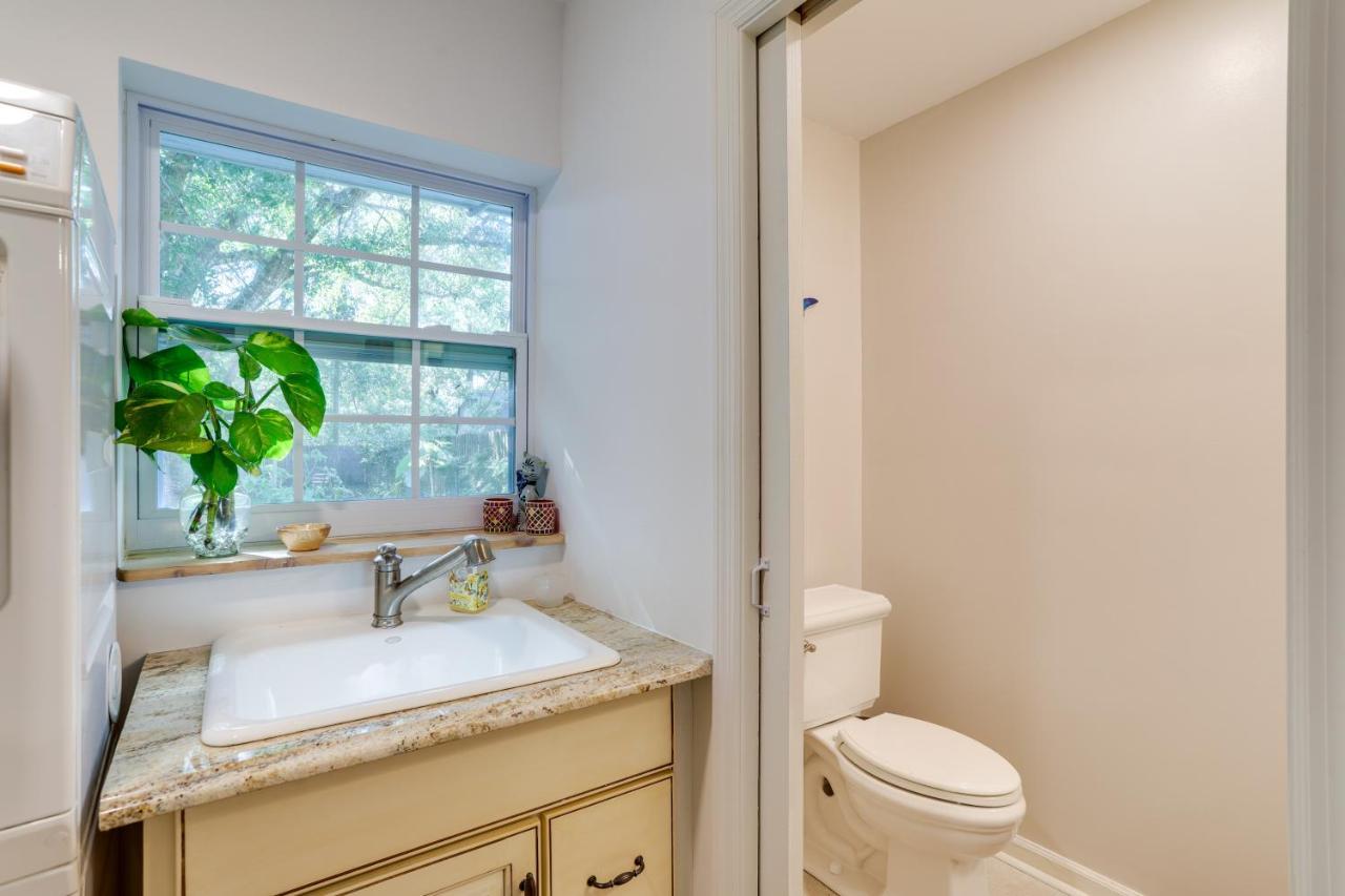 Charming With Yard About 5 Mi To Beach!