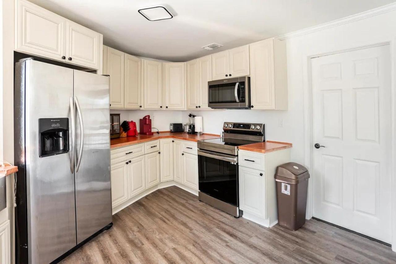 Holiday home Peaceful Lydia Hide-o-way - Unwind Near Beach, Breakfast, & Go-karts!