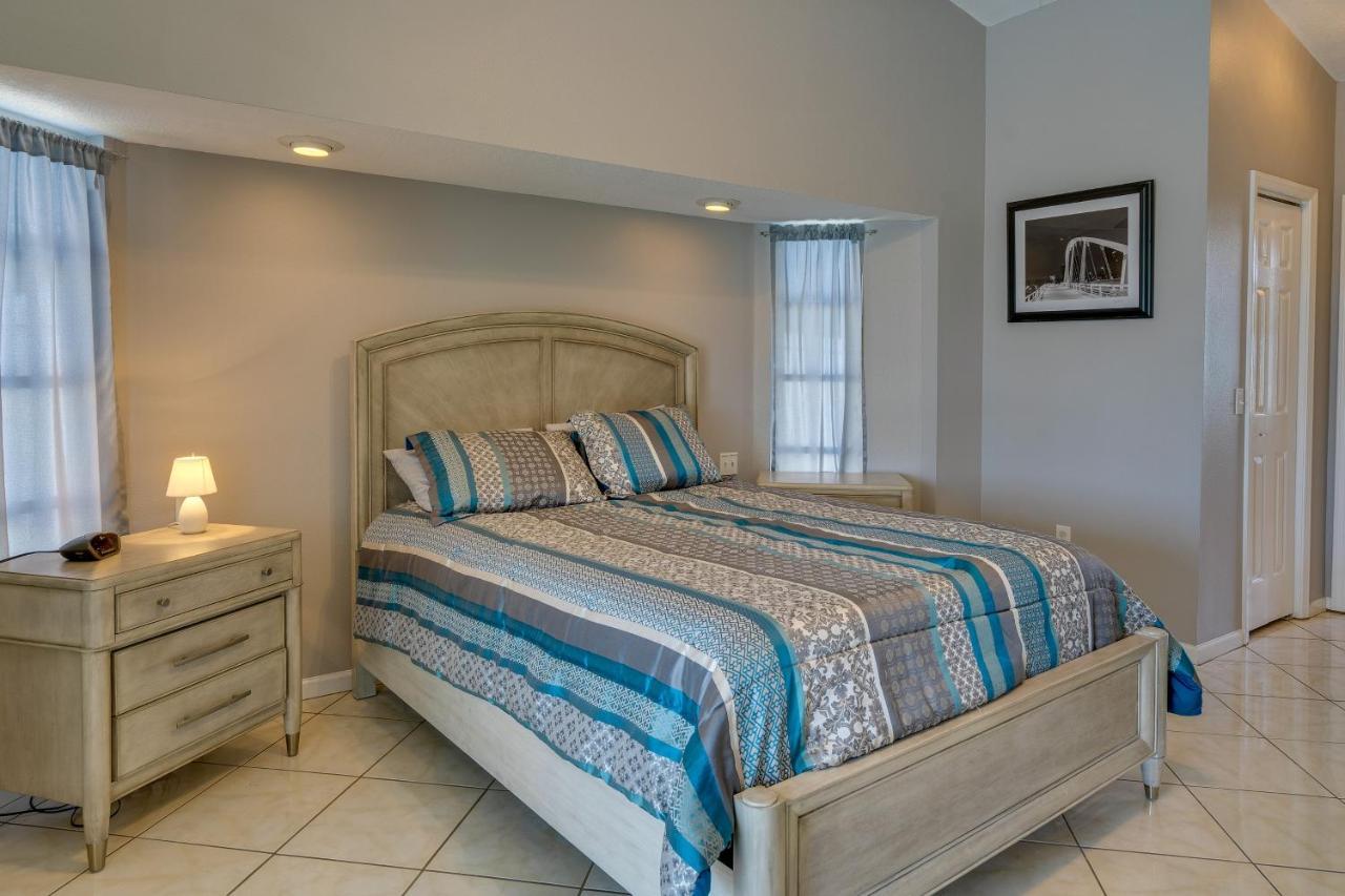 With Pool - 8 Mi To Beaches! Holiday home Port Charlotte