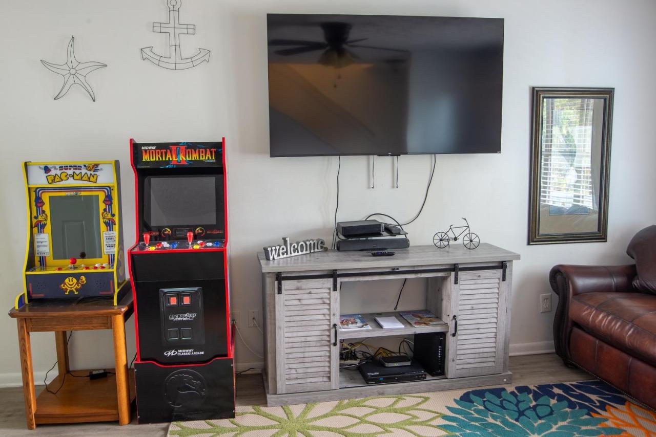 Oceanview Oasis - Relax With Hot Tub, Breakfast, Fire Pit & Putting Green!