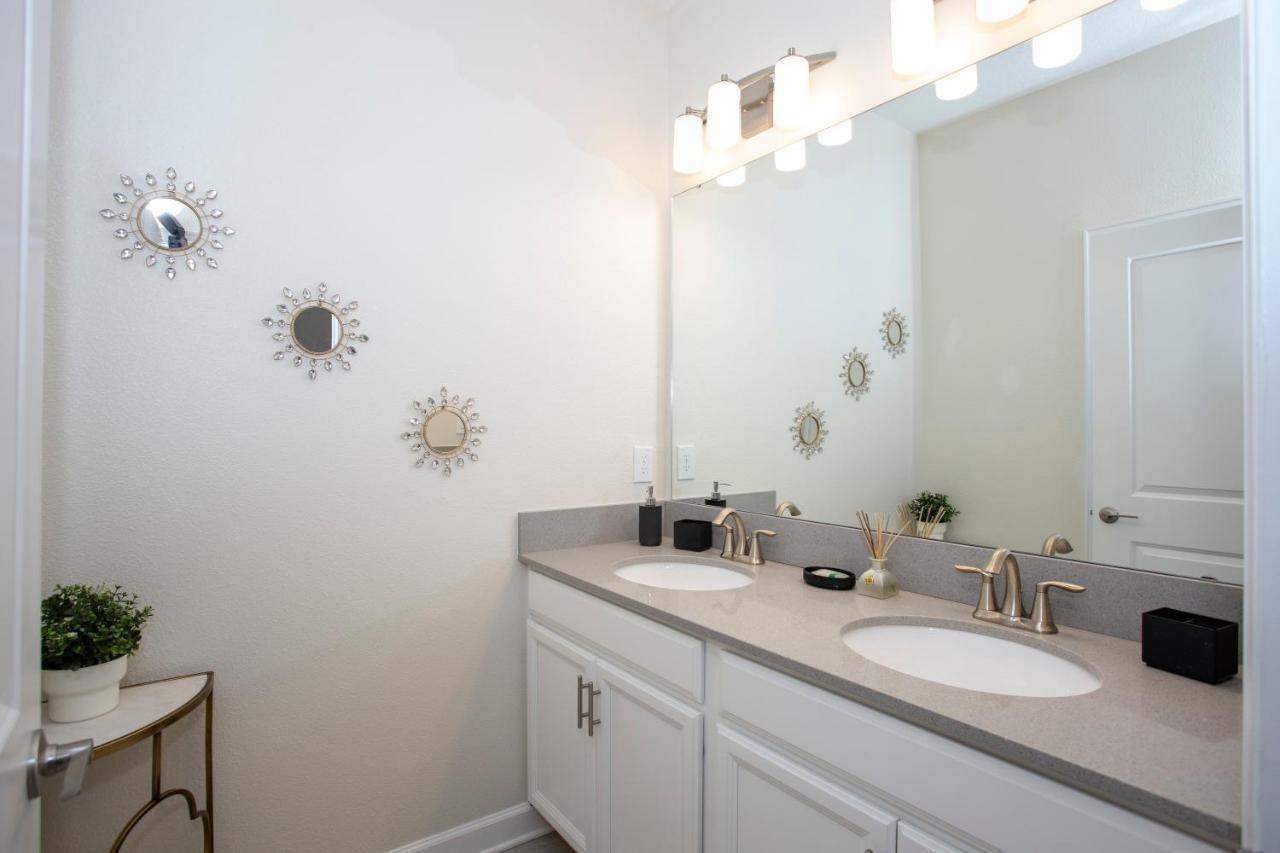Holiday home Stunning 5 Bd W/ Pool Close To 4822