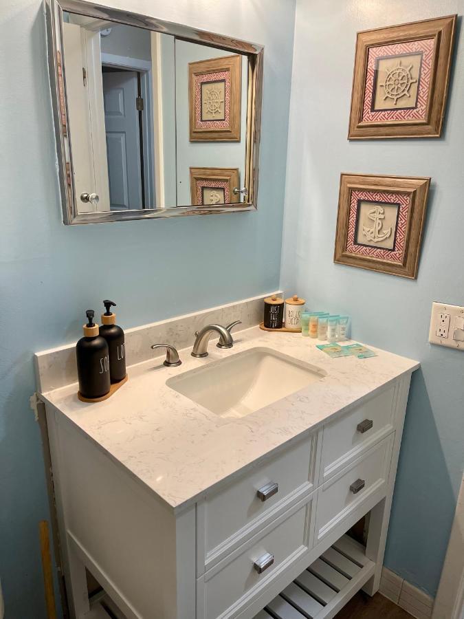 Lovely 2 Bedroom 1 Bathroom Retreat Minutes From The *