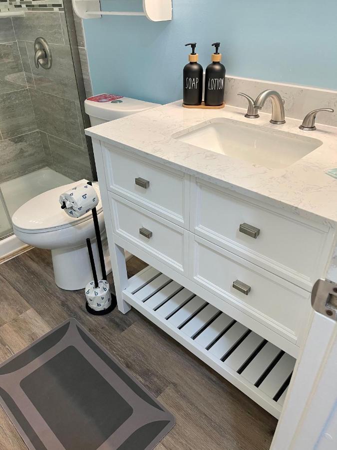 Lovely 2 Bedroom 1 Bathroom Retreat Minutes From The