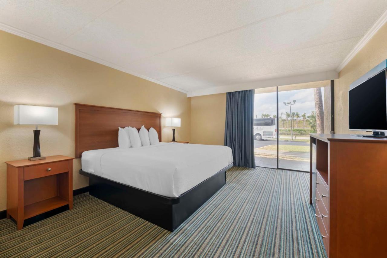Western International Speedway Hotel 3*