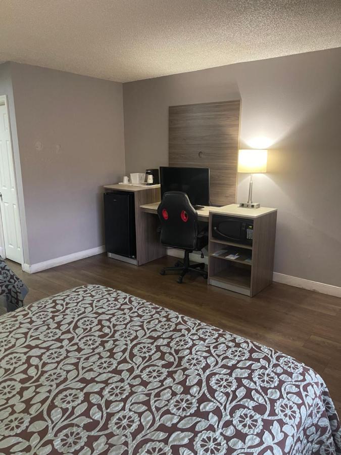 Motel Days By Wyndham Orange City/deland 2*