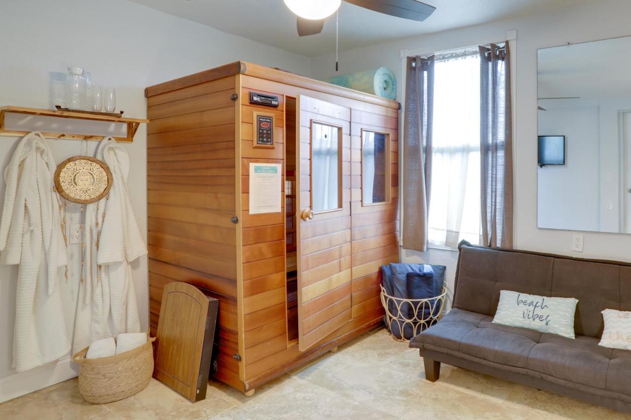 Waterfront With Game Room, 2 Miles To Beach! *
