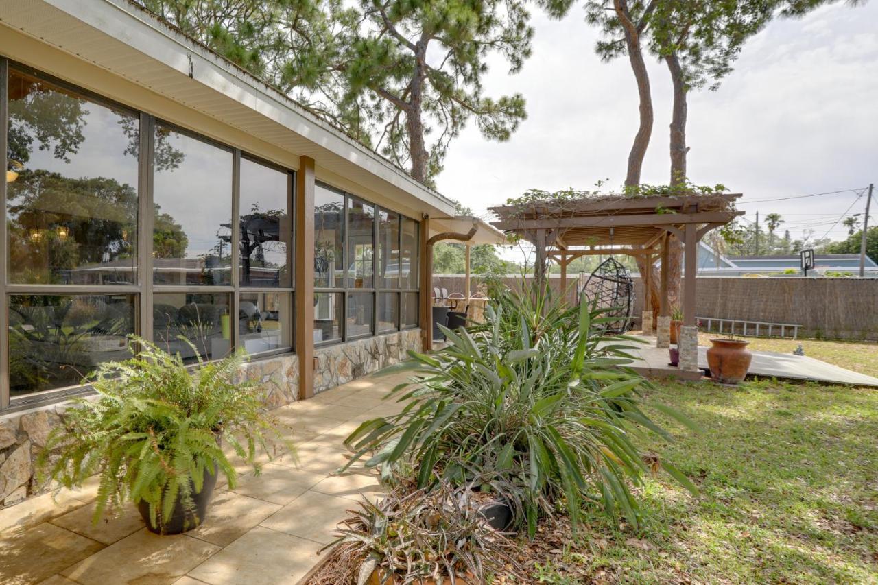 Waterfront With Game Room, 2 Miles To Beach! Holiday home Seminole