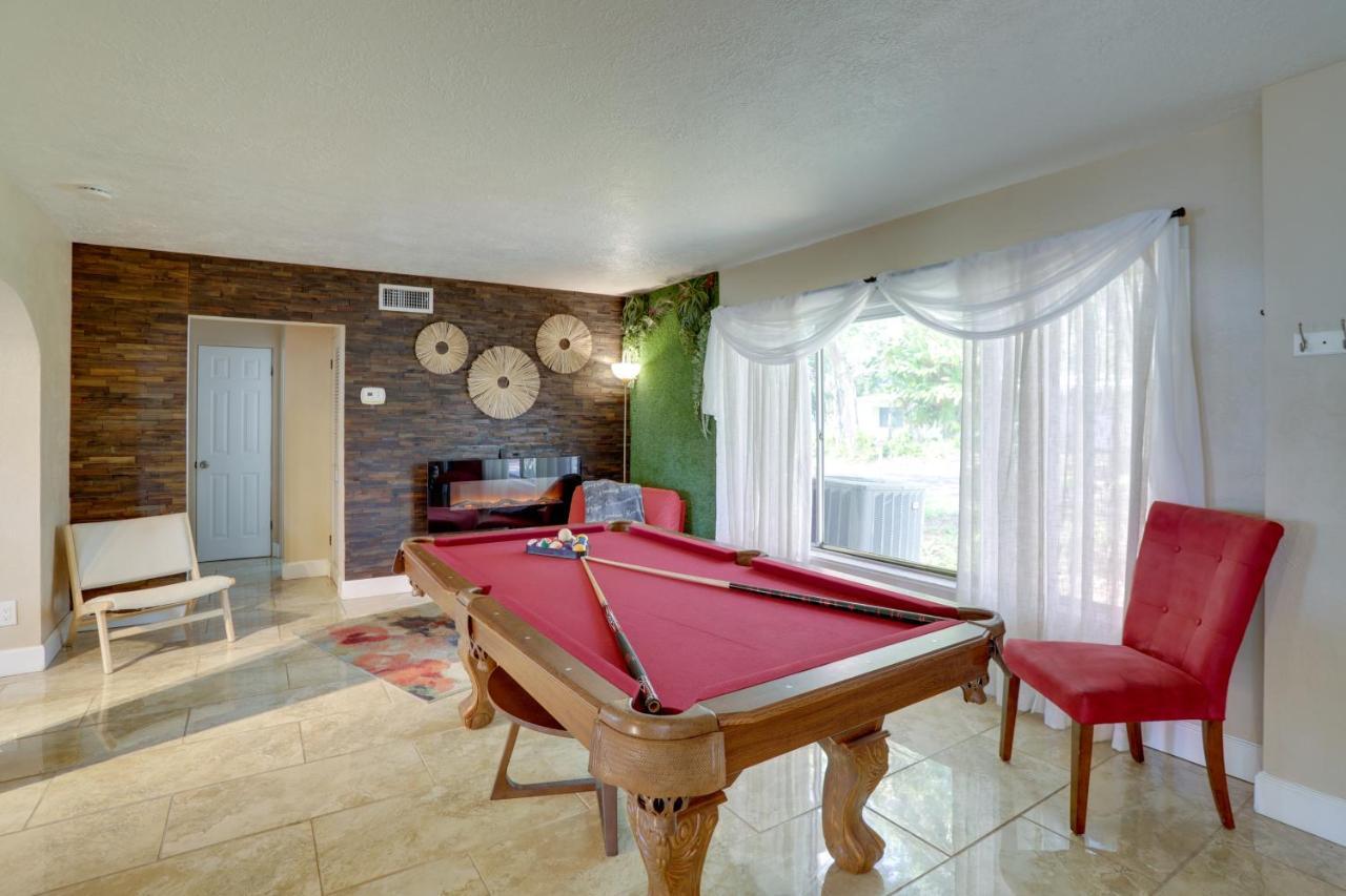 Waterfront With Game Room, 2 Miles To Beach! Holiday home Seminole
