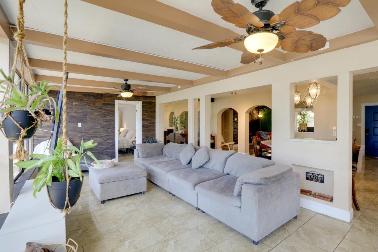 Waterfront With Game Room, 2 Miles To Beach! *