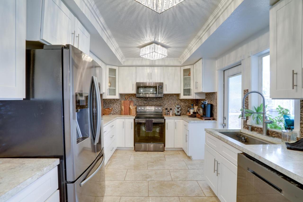 Waterfront With Game Room, 2 Miles To Beach! * Seminole