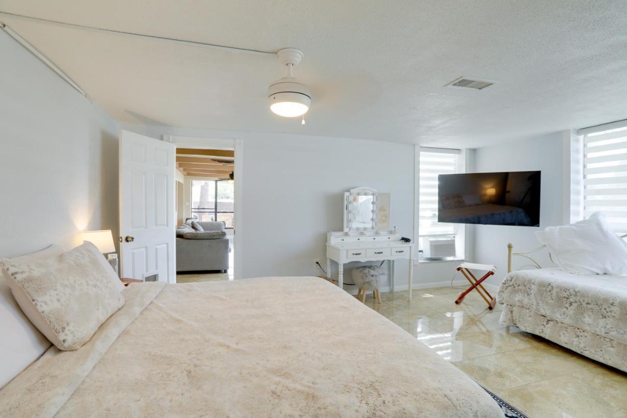 Waterfront With Game Room, 2 Miles To Beach!