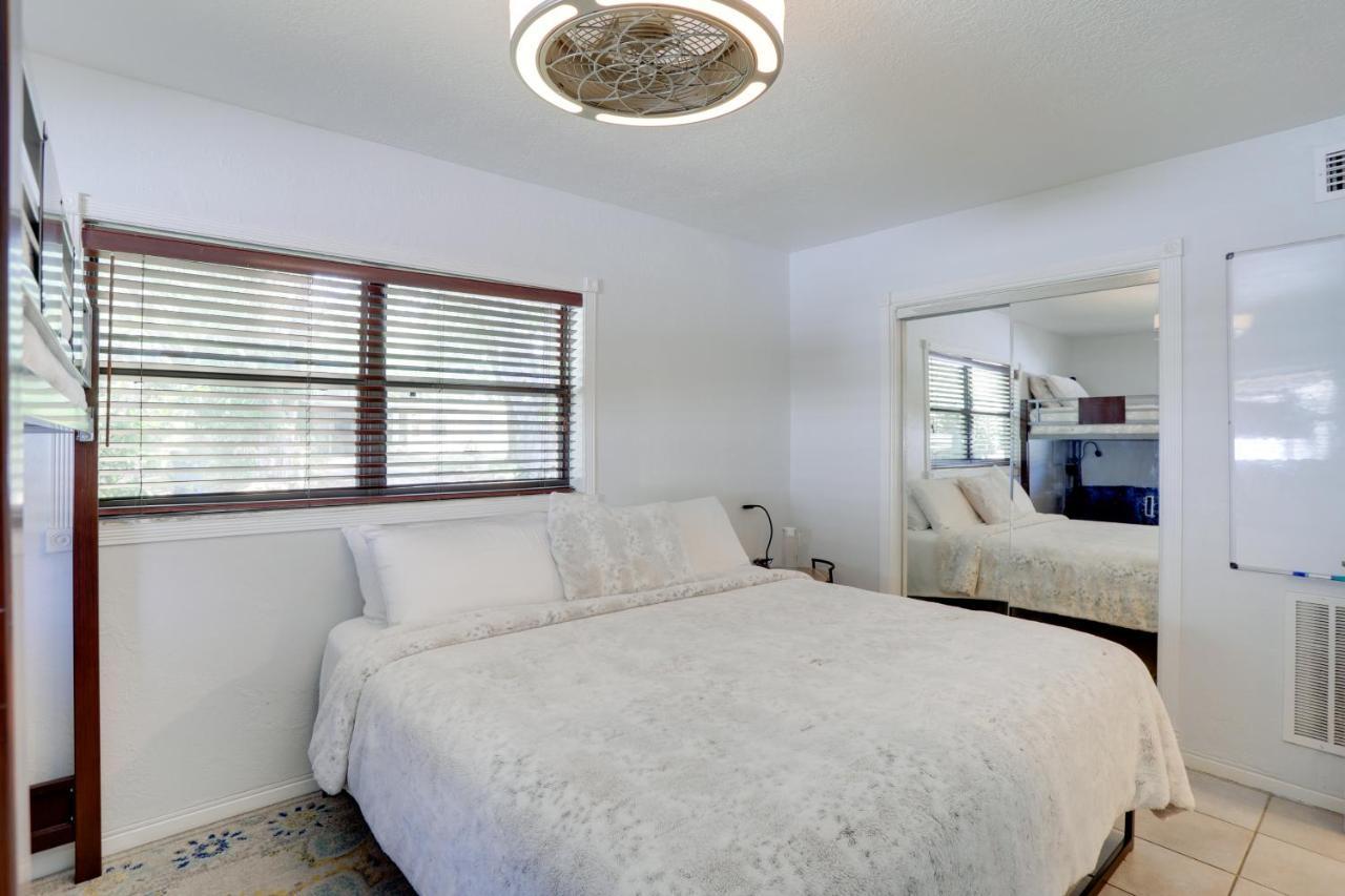 Waterfront With Game Room, 2 Miles To Beach! *