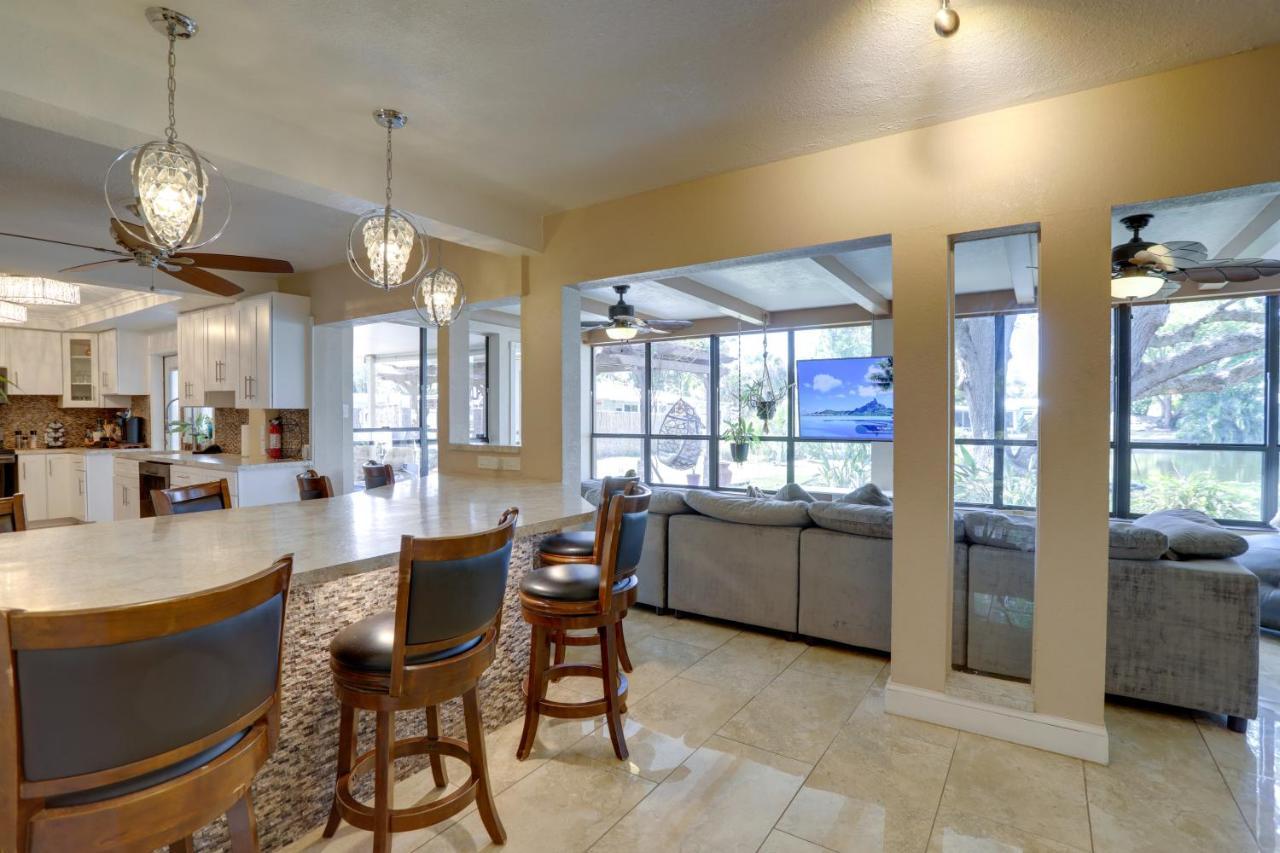 Waterfront With Game Room, 2 Miles To Beach! Holiday home
