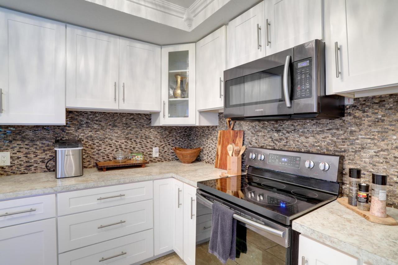 Waterfront With Game Room, 2 Miles To Beach! *