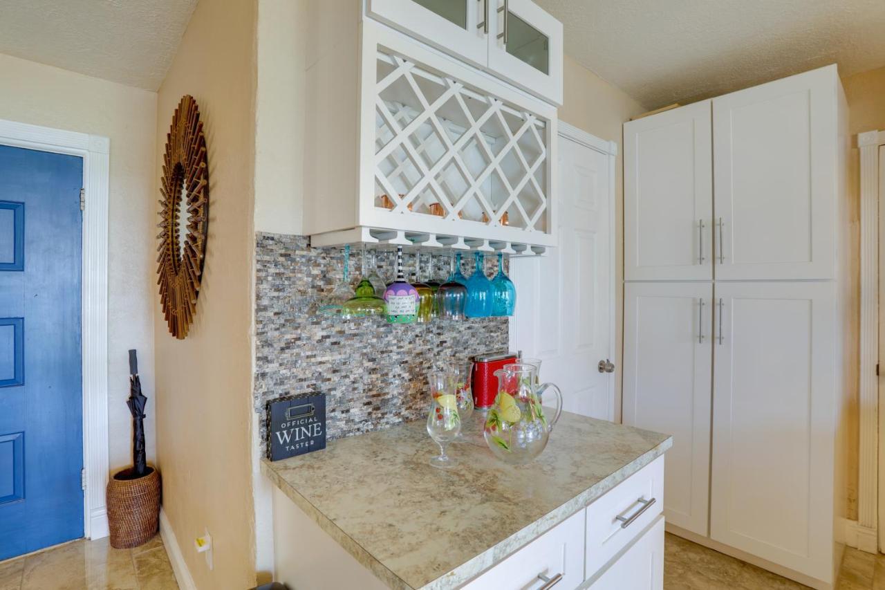 Waterfront With Game Room, 2 Miles To Beach! Seminole