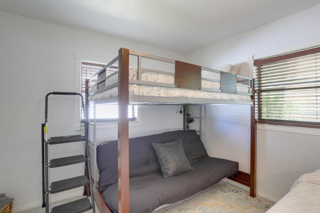 Waterfront With Game Room, 2 Miles To Beach! * Seminole
