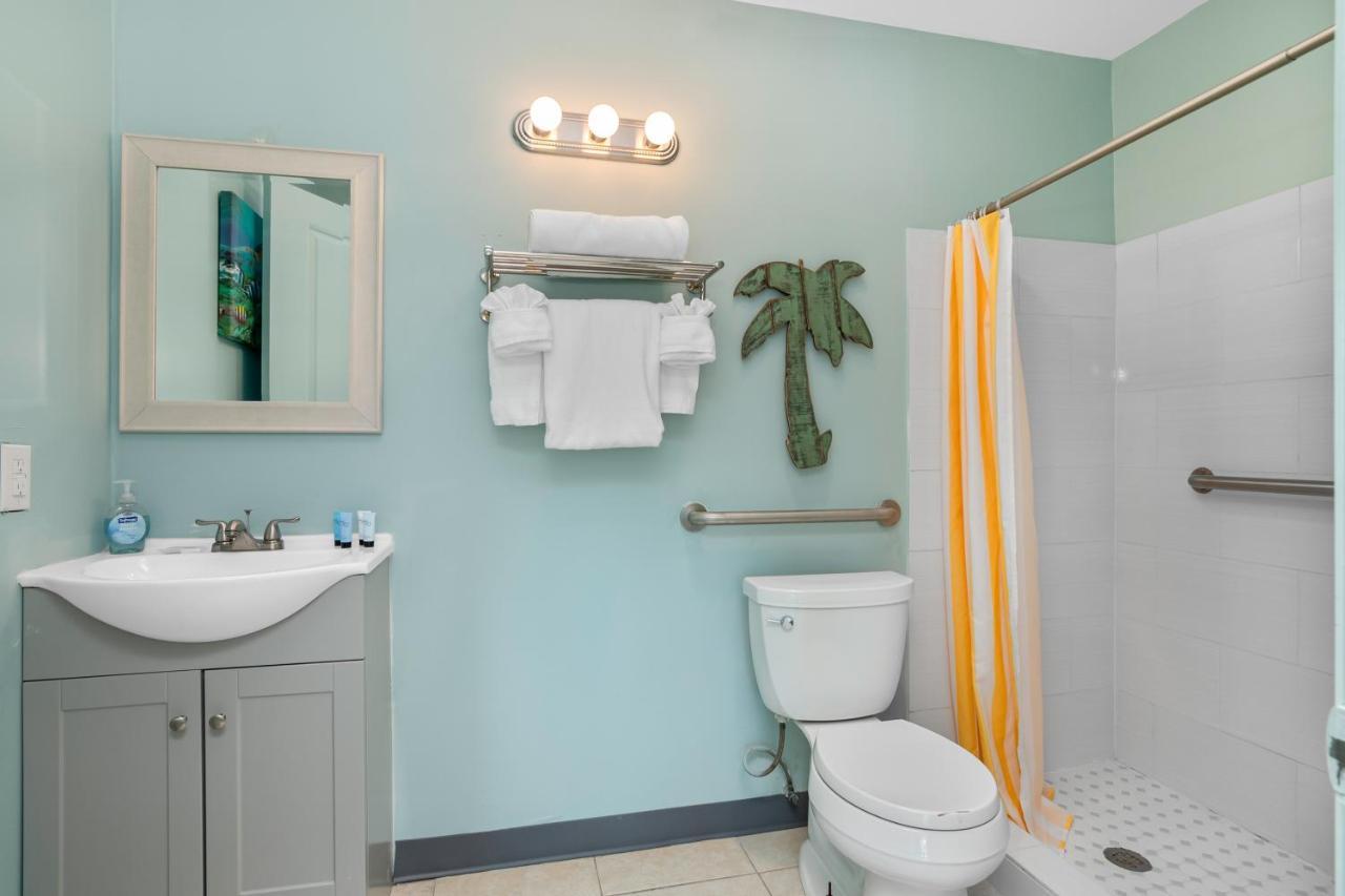 Latitude 26 Waterfront Boutique - Myers Fort Myers Beach
