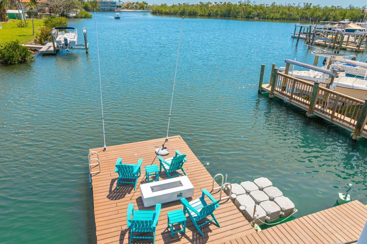 Latitude 26 Waterfront Boutique - Bonita Springs