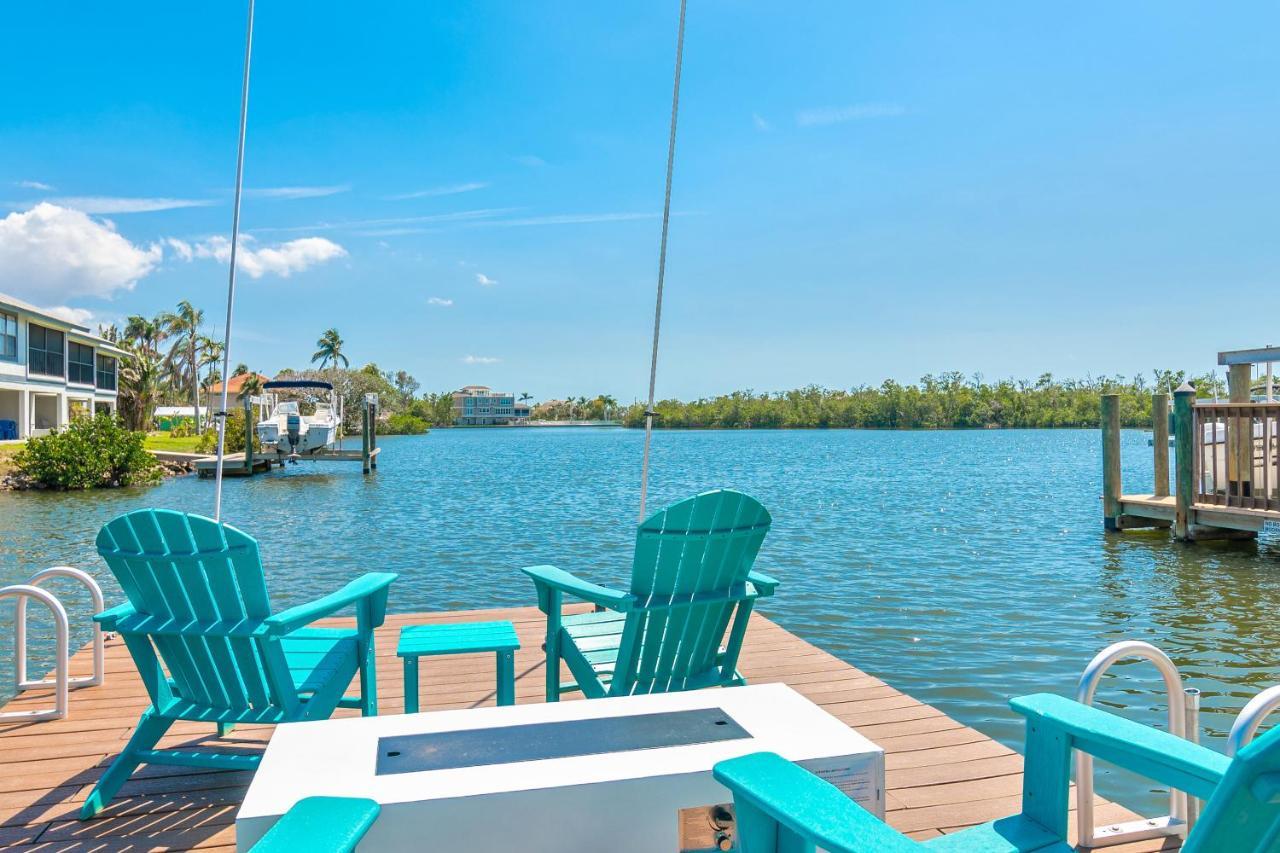 Latitude 26 Waterfront Boutique -
