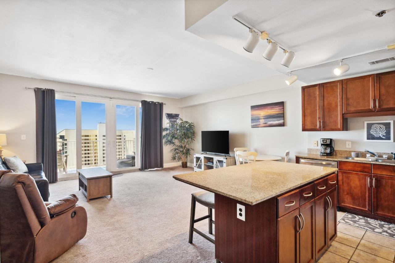 Ocean View 10th Floor At The Laketown Wharf 1004