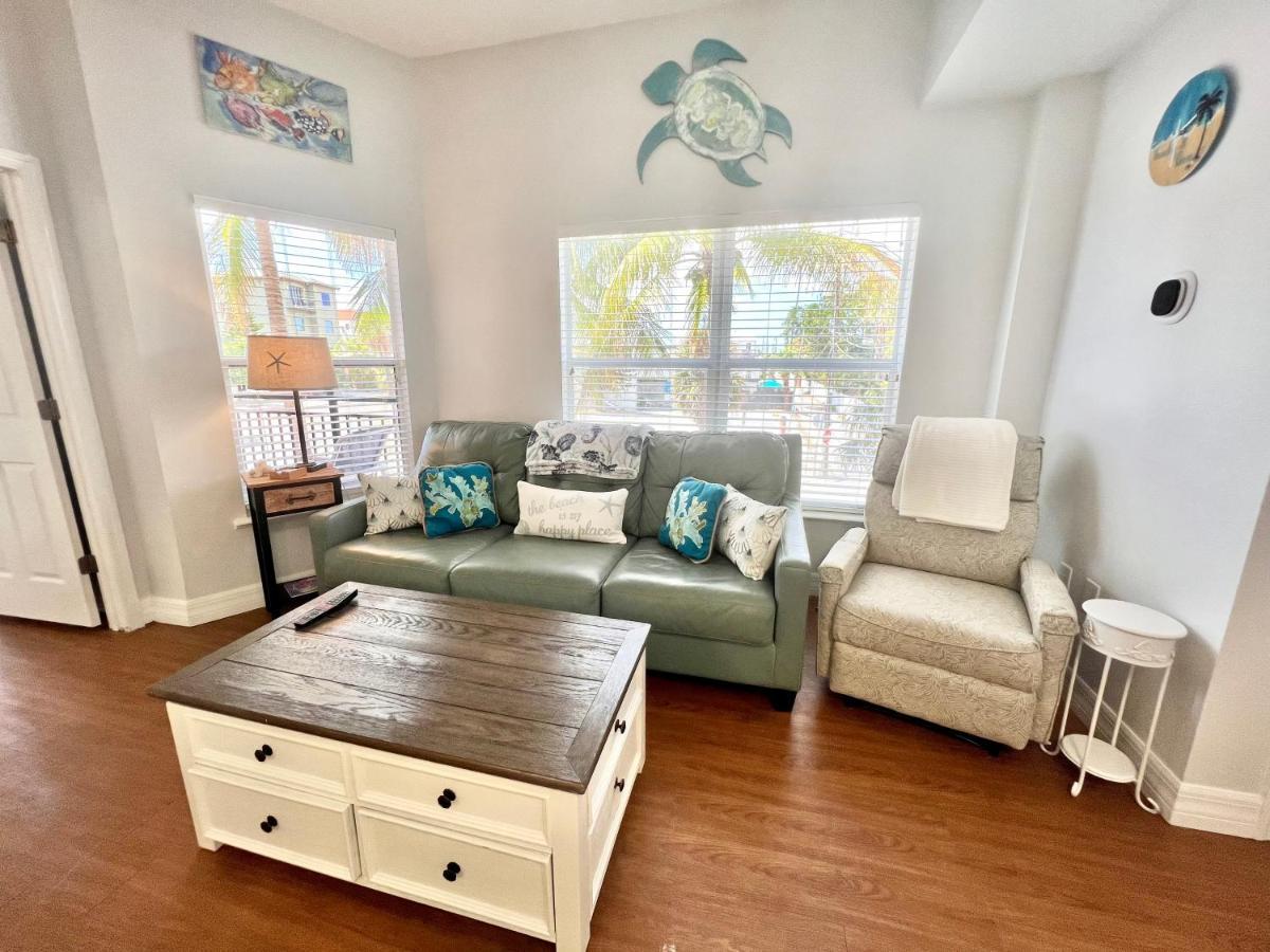 Madeira Bay At Johns Pass Apartment