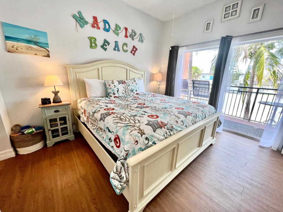 Madeira Bay At Johns Pass