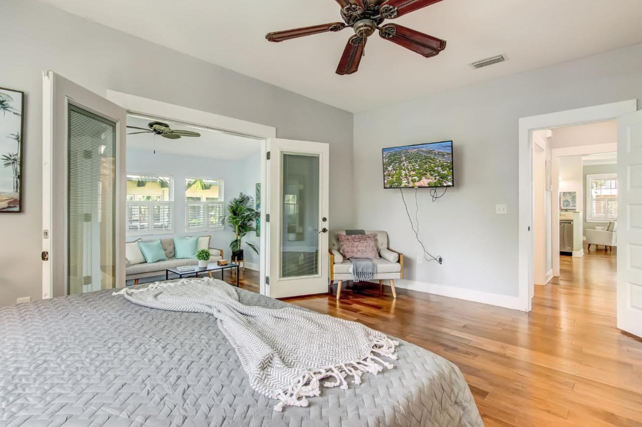 Blue Jewel- Dog Friendly Minutes To Downtown Holiday home *