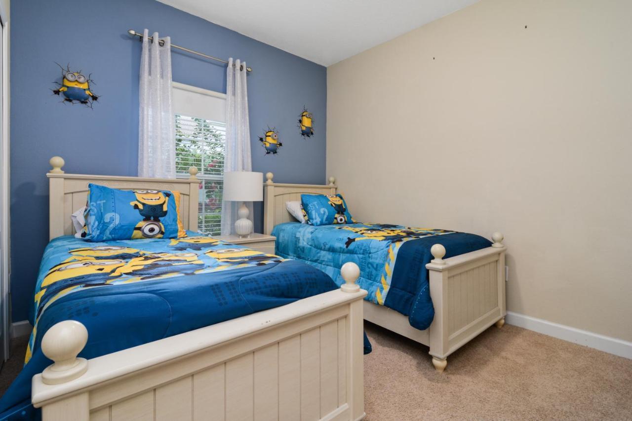 Five Bedrooms With Pool 4851 Holiday home *