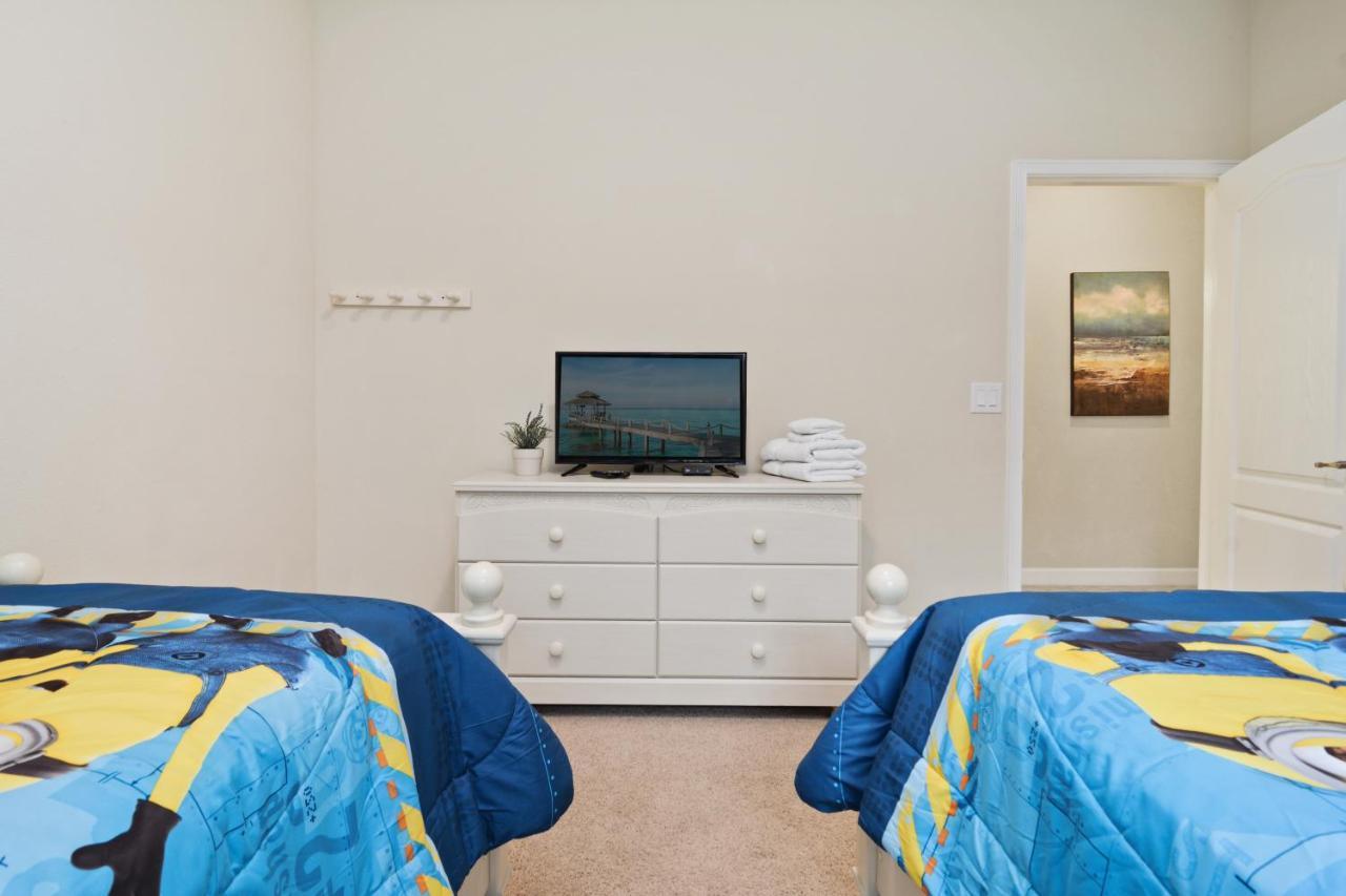 Five Bedrooms With Pool 4851 Holiday home