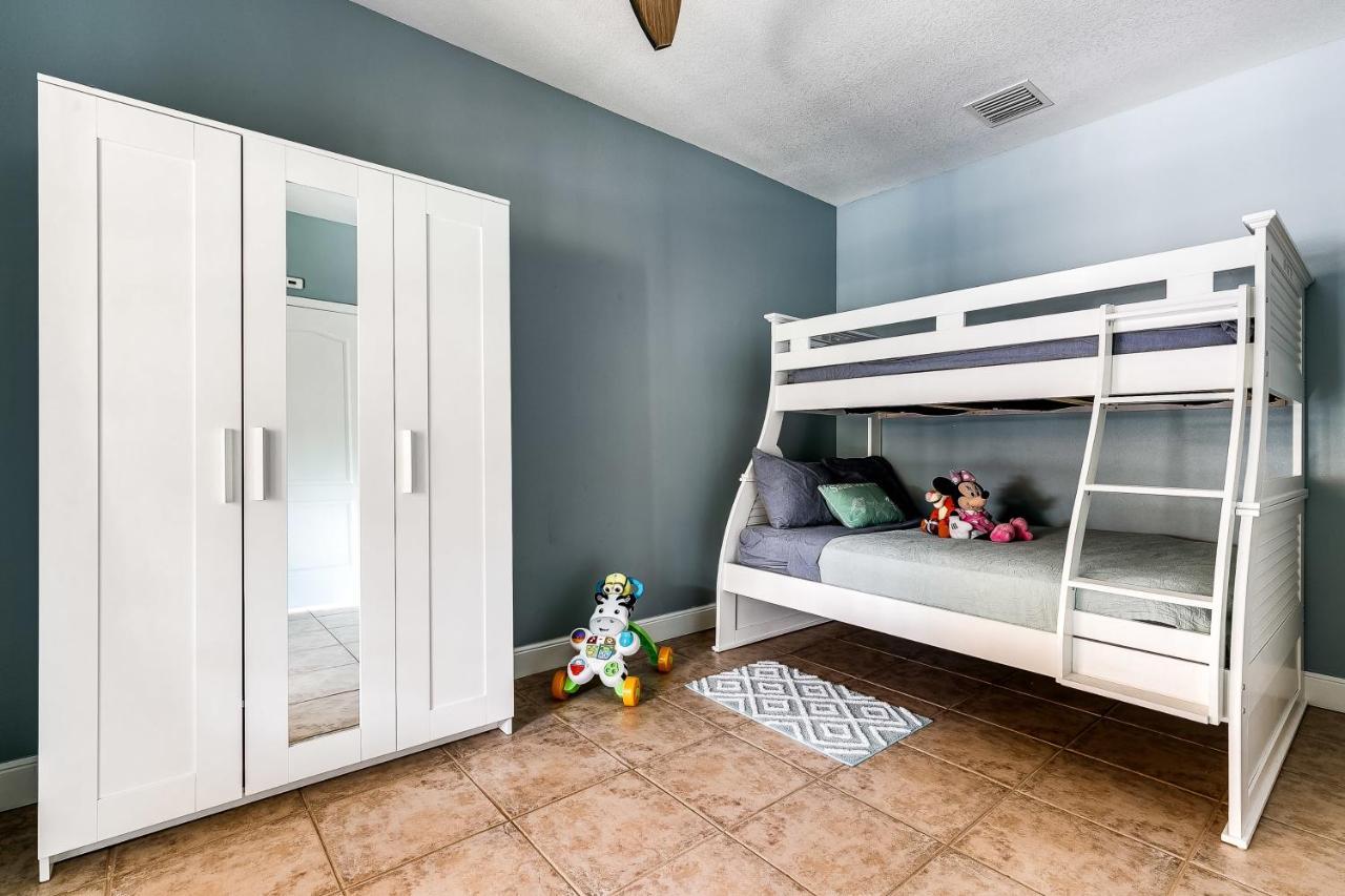 Spaces Sunny Oasis 4br Retreat With 2 King Beds, Amazing Pool, Near South Florida Beaches Holiday home *