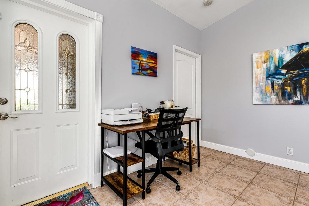 Spaces Sunny Oasis 4br Retreat With 2 King Beds, Amazing Pool, Near South Florida Beaches Holiday home *