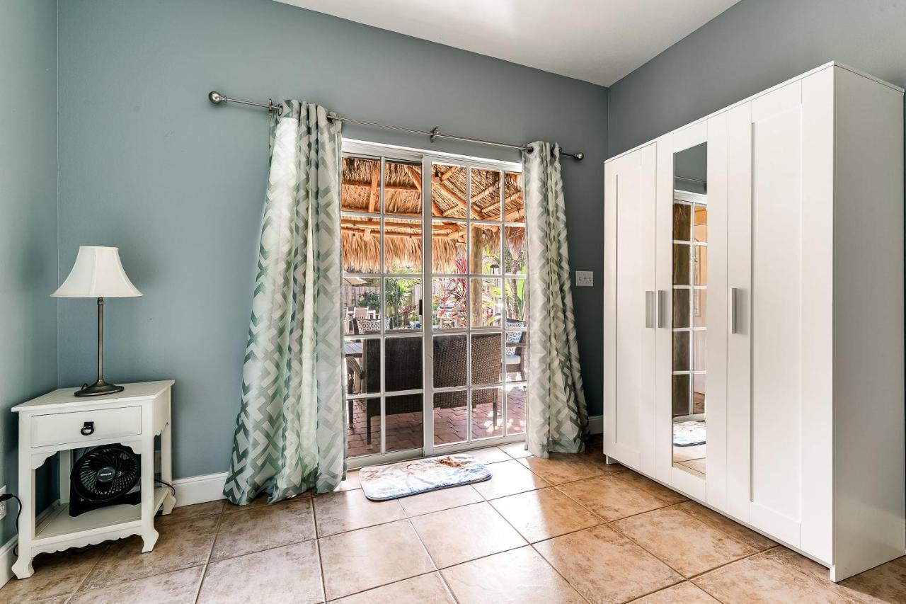 Spaces Sunny Oasis 4br Retreat With 2 King Beds, Amazing Pool, Near South Florida Beaches Holiday home Deerfield Beach