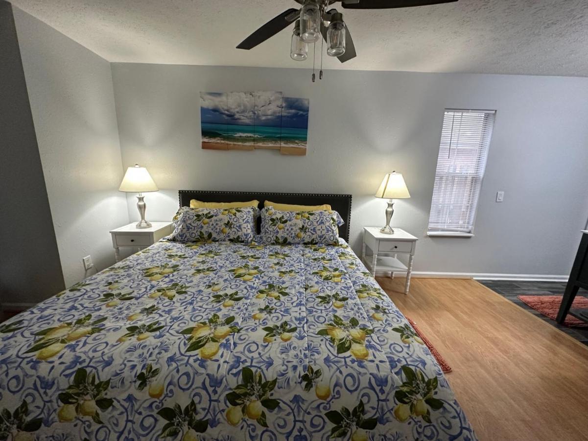 Beautiful House Sleeps 12 - Hot Tub - Breakfast - Walk To Holiday home *