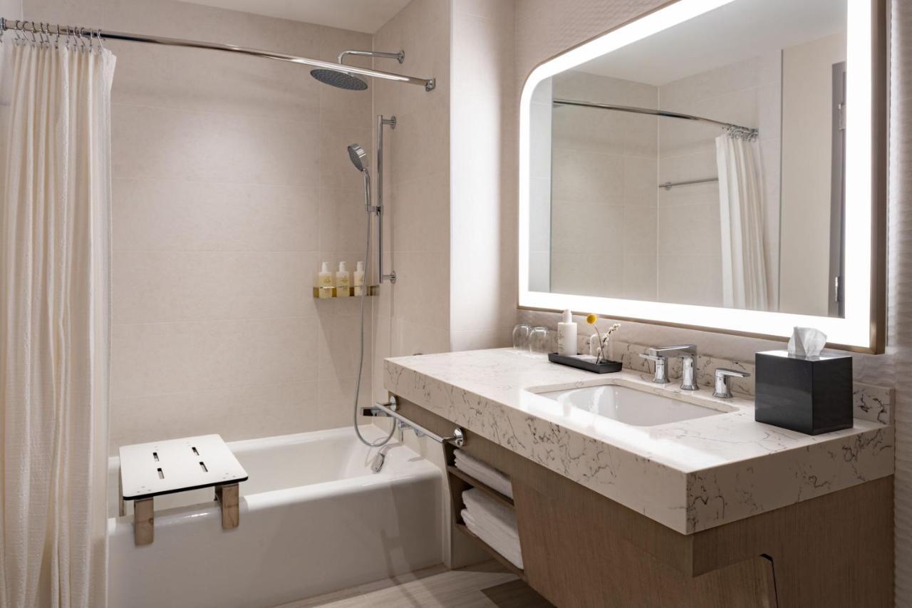 Jw Marriott Clearwater & Hotel Clearwater Beach