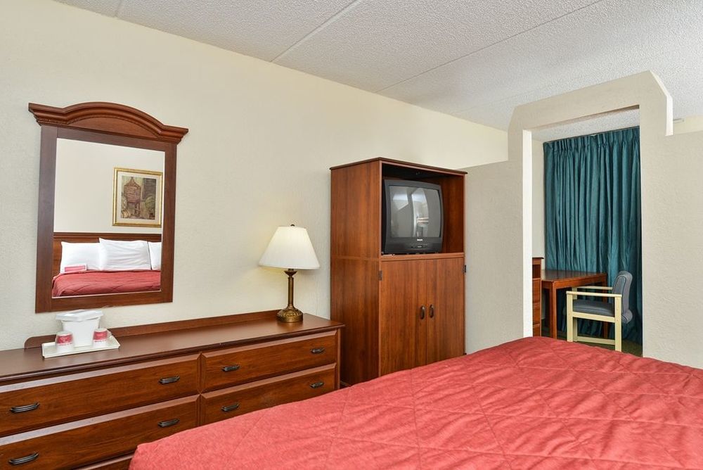 Ramada Maingate West Hotel 3*