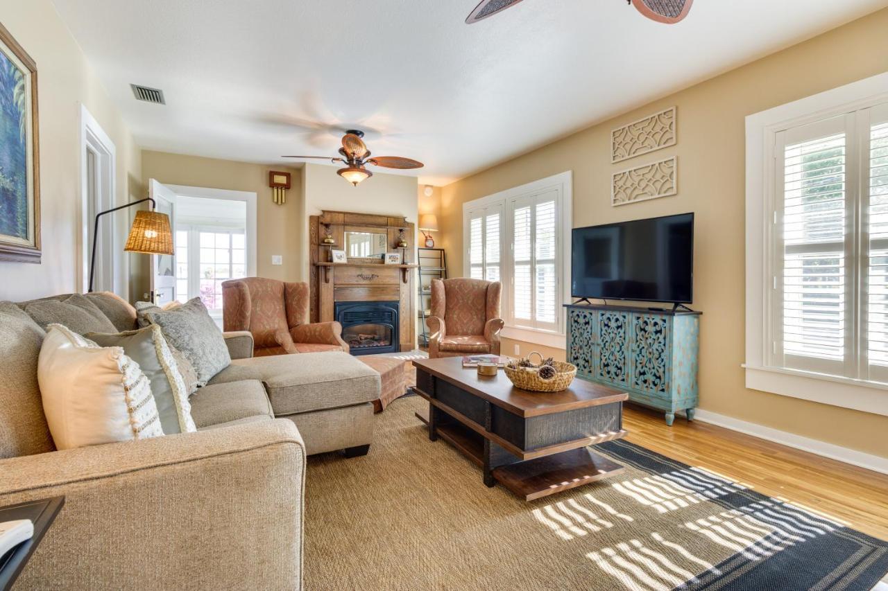 Holiday home Lakefront With Deck, Patio And Dock! Tavares