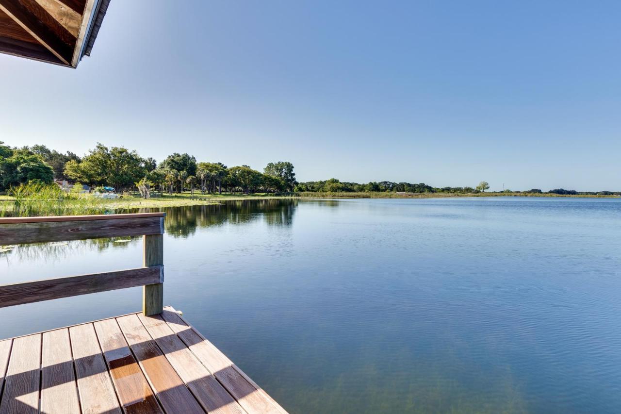 Lakefront With Deck, Patio And Dock! Holiday home
