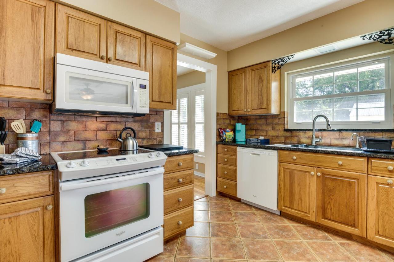 Holiday home Lakefront With Deck, Patio And Dock! Tavares
