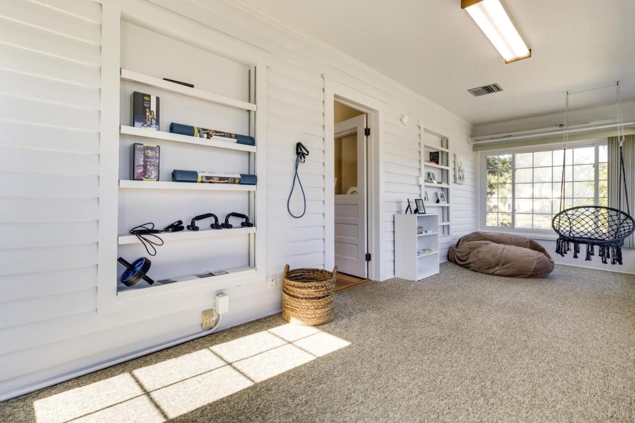 Lakefront With Deck, Patio And Dock! *