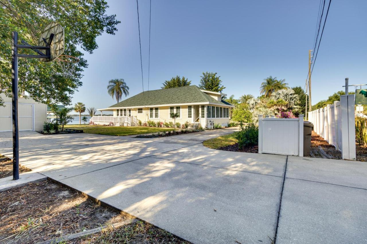 Lakefront With Deck, Patio And Dock! Holiday home Tavares